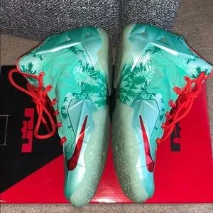 Nike | Shoes | Mens Nike Lebron Xi Christmas Size 8 | Poshmark display picture 1